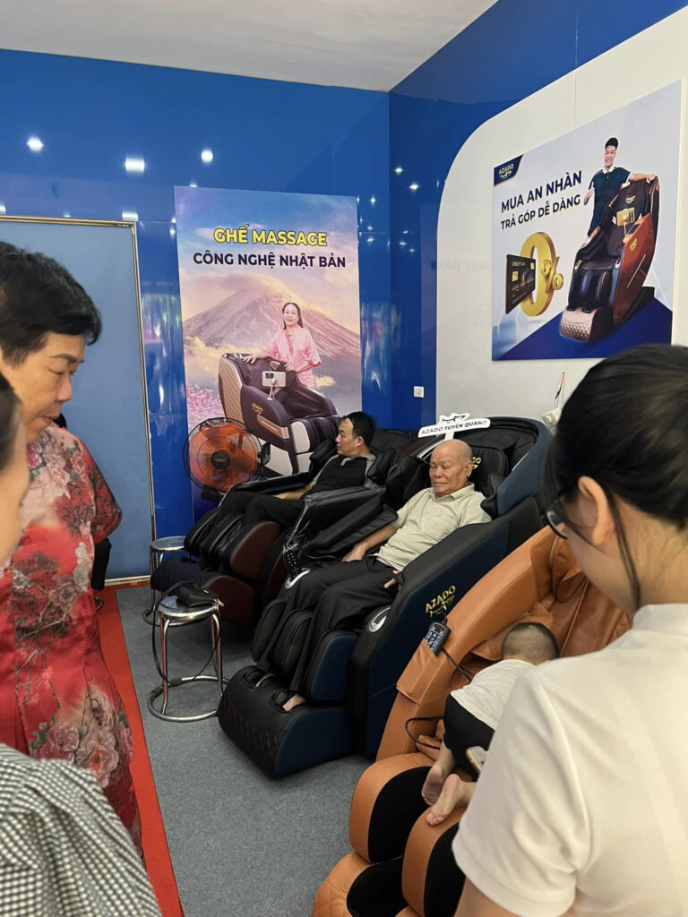 Ghế massage Azado Tuyên Quang đón tiếp khách hàng đến trải nghiệm