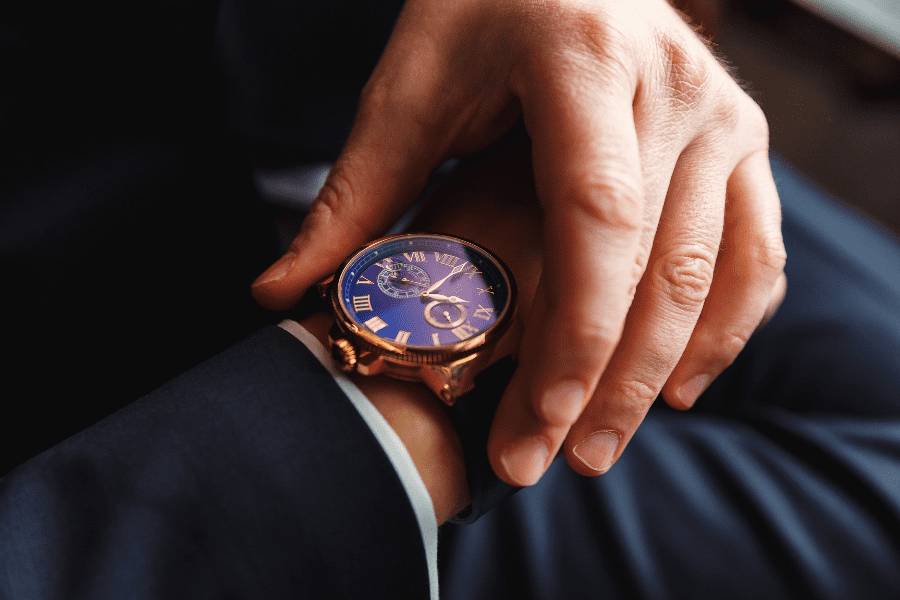 Dành tặng cha mẹ món quà thời gian - đồng hồ đeo tay