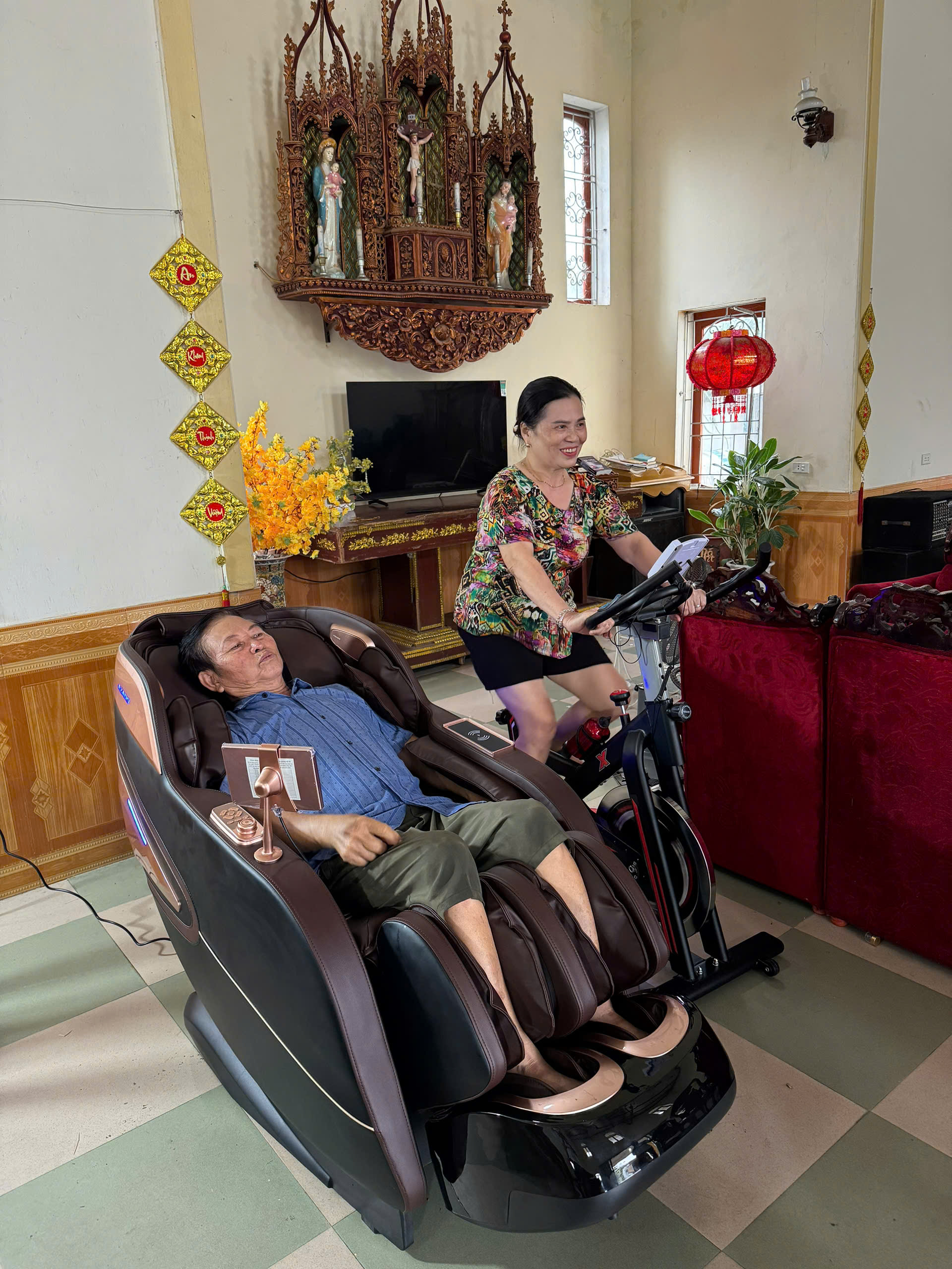 phan hoi tich cuc tu khach hang mua ghe massage azado